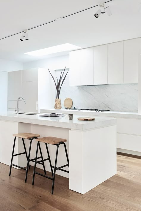 Custom Kitchens Design, All White Kitchen, White Kitchen Design, White Modern Kitchen, Kitchen Room Design, Industrial House, Minimalist Kitchen, Kitchen Style, Home Decor Kitchen