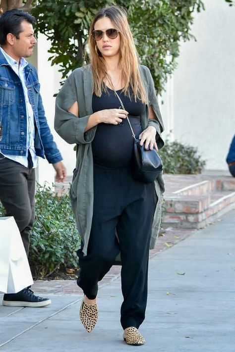 Mule Slides, Jessica Alba Style, Jenni Kayne, Pregnancy Outfits, Star Style, Jessica Alba, Maternity Wear, Maternity Fashion, Star Fashion