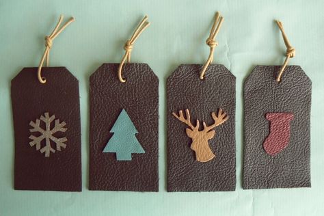 Leather Swatches Ideas, Leather Applique Ideas, Leather Christmas Ornaments Diy, Christmas Leather Crafts, Leather Christmas Decorations, Scrap Leather Projects, Leather Christmas Ornaments, Diy Leather Gifts, Leather Swatches