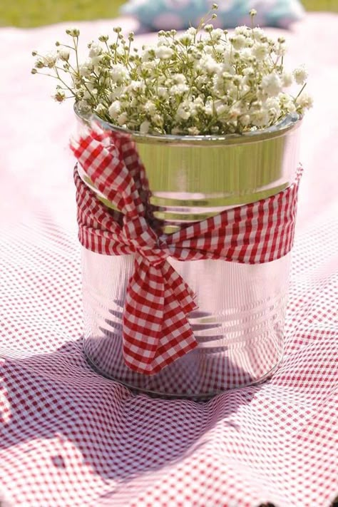 Picnic Theme Party Decorations Red Gingham Table Settings, Red And White Gingham Party Ideas, Picnic Themed Parties Centerpieces, Picnic Centerpiece Ideas Table Decorations, Picnic Basket Centerpiece Ideas, Company Picnic Decorations, Picnic Theme Decor, Picnic Birthday Party Decorations, Country Picnic Party Ideas