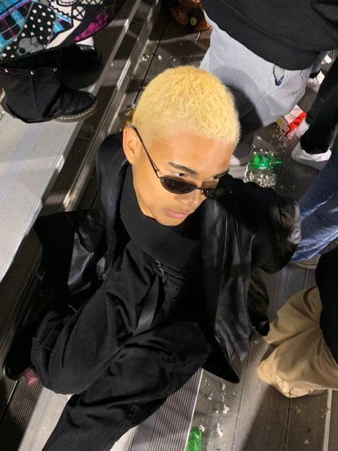 matrix halloween costume bleach blond buzzcut aesthetic outfit ig: @keonichang Bleach Buzzcut, Buzzcut Aesthetic, Blond Buzzcut, Matrix Halloween, Outfit Club, Aesthetic Outfit, Matrix, Aesthetic Clothes, Halloween Costume