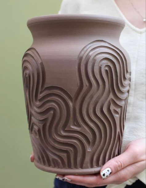 Flat Coil Pottery, Fun Ceramic Textures, Intricate Ceramic Design, Cute Ceramics Ideas Vases, Cool Vessel Ideas, Subtractive Texture Ceramics, Coil Pot Glaze Ideas, Large Ceramic Projects, Texture On Pottery Ideas