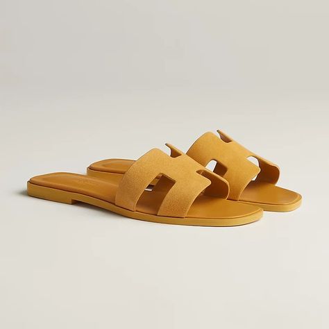 The Hermès Oran Sandals Minimalists Have Worn for Years | Who What Wear UK Popular Sandals, Hermes Oran Sandals, Black Court Shoes, Leather Street Style, Hermes Style, Hermes Oran, Maxi Jersey Dress, Black Leather Heels, Blue Sandals