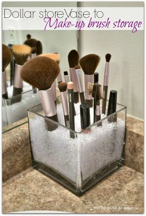 40+ Genius Makeup Organization Ideas Vanity Organization Diy, Diy Brush Holder, Diy Makeup Brush Holder, Diy Makeup Organizer, Rangement Makeup, Diy Makeup Vanity, Makeup Organization Diy, Brush Holders, Makeup Organization Vanity