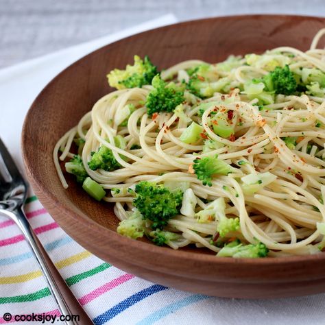 Angel Hair Pasta with Broccoli | Cooks Joy Pasta E Broccoli, Chorizo Recipes Dinner, Broccoli Alfredo Pasta, Broccoli Spaghetti, Pasta Con Broccoli, Pasta With Broccoli, Chorizo Recipes, Broccoli Recipe, Italian Pasta Recipes