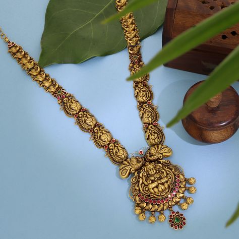 Truly exceptional Antique Collections. Shop the elegant statement pieces from Pothys Swarna Mahal, Chennai, Nellai and Thiruvananthapuram. #PothysSwarnaMahal #antiquecollection #designerjewellery #bridaljewellery #bridesofindia #antiquejewellery #weddingjewellery #goldjewellery #antiquesets #jewelrytrends #goldweddingjewellery #goldjewelry #bridalset #uniquejewelrydesign #antique #antiquemela Lakshmi Haram Designs Gold Latest Long, Latest Haram Gold Designs 2024, Short Haram Designs Gold Latest, Gold Long Haram Designs In 40 Grams, 40 Grams Gold Haram Designs, Jwellary Design, Haaram Designs, Lakshmi Haram, Nakshi Jewellery