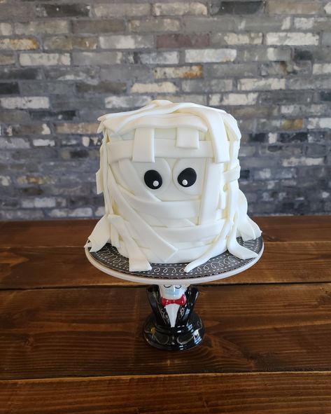 Mummy Cake Halloween, Torte Halloween, Mummy Party, Mummy Cake, Halloween Block Party, Cake 5, Halloween Mummy, Halloween 1, Bday Cake