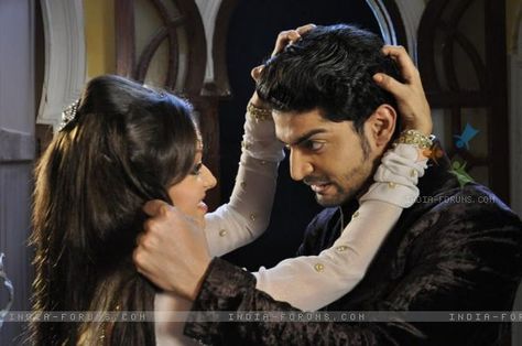 Still image of Geet and Maan Maan Geet, Dhrasti Dhami, Ada Khan, Gurmeet Choudhary, Yash Raj Films, Drashti Dhami, Whatsapp Profile, Indian Drama, Whatsapp Profile Picture