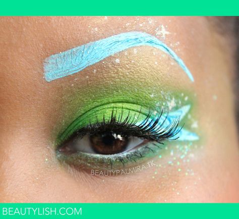 Disney's Tinkerbell Eye Makeup Tinkerbell Makeup, Disney Eye Makeup, Karneval Diy, Disney Inspired Makeup, Disney Eyes, Disney Makeup, Unique Makeup, Disney Nails, Halloween Make