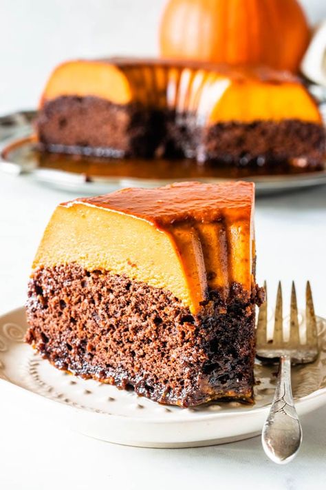 Pumpkin Flan, Cake Pumpkin, Flan Cake, Chocolate Bundt, Thanksgiving Cakes, Flan Recipe, Salty Cake, Magic Cake, Pumpkin Thanksgiving