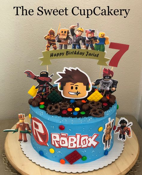 Birthday Kek, Roblox Cake Design, Roblox Cakes, Roblox 5, Roblox Birthday Cake, Cake Designs For Boy, Barbie Birthday Cake, Roblox Cake, Roblox Birthday