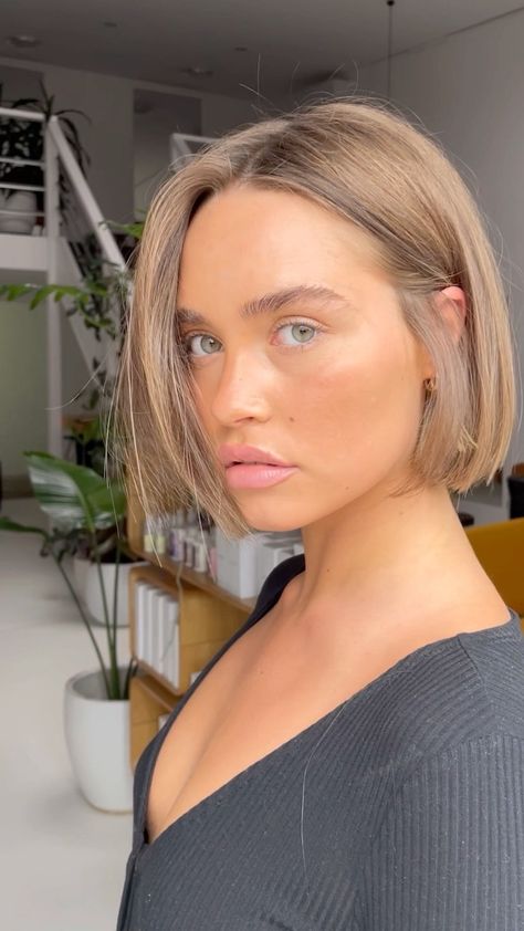 Bob Light Brown Hair, Bronze Bob, Dark Blonde Bob Hairstyles, Dark Blonde Hair Bob, Short Hair Dark Blonde, Trendy Bob, Dark Blonde Short Hair, Brown Bob, Short Honey Blonde Hair