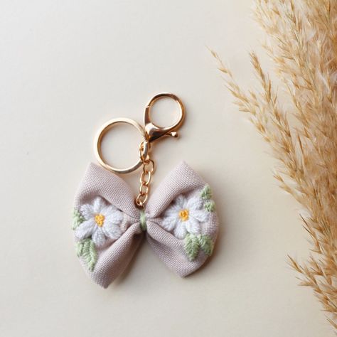 Embroidered Keychains, Keychain Embroidery, Embroidery Jewellery, Embroidery Keychain, Embroidered Accessories, Fabric Keychain, Diy Makeup Bag, Winter Caps, Embroidery Accessories