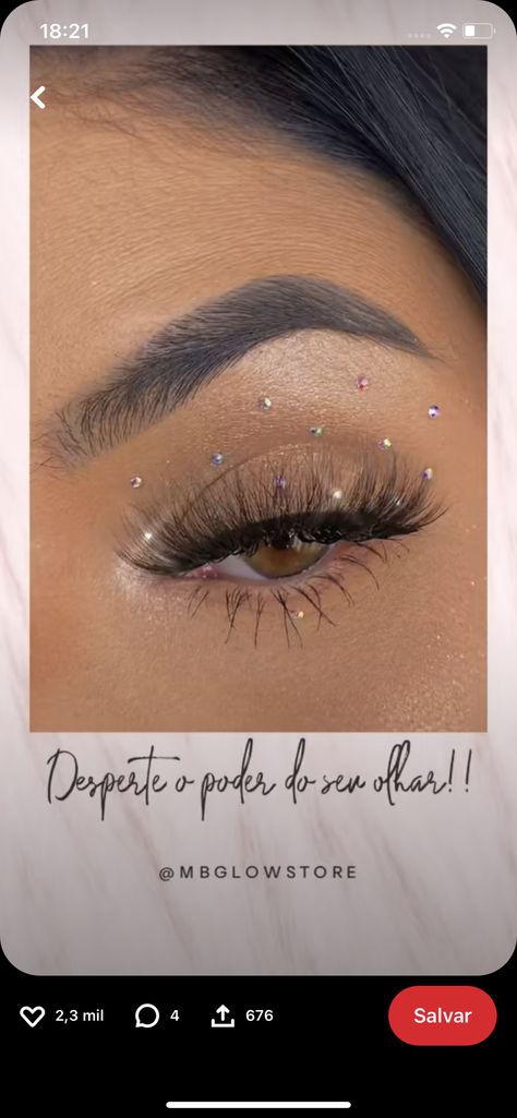 Simple Diamond Makeup Look, Makeup With Diamonds Eye, Smokey Eye Rhinestones, Diamonds On Eyes, Black Eyeliner With Gems, Diamonds On Eye Makeup, Brown Eyeshadow With Rhinestones, Make Up With Ringstone, Under Eye Rhinestone Makeup