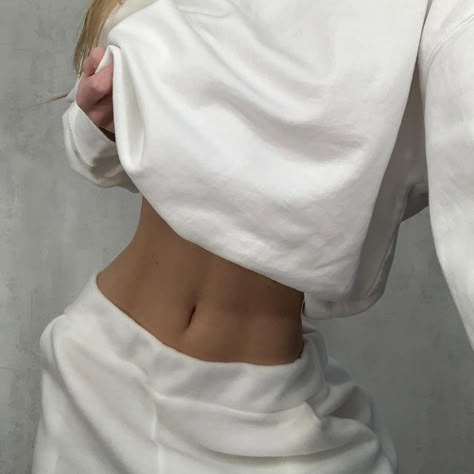 Slim Stomach Photo, Small Flat Waist Aesthetic, Abdomen Plano Aesthetic, Perfect Stomach, Vision Board Prayer, Girls Stomach, Gym Vision Board, Run Everyday, Slim Stomach