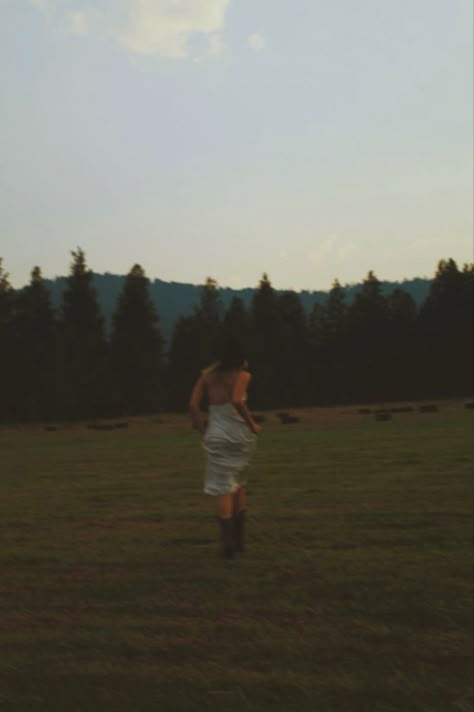 Aesthetic Cowgirl, Foto Cowgirl, Choose Peace, Cowgirl Summer, Cowgirl Vibes, Cowboy Like Me, Country Aesthetic, Country Cowgirl, Mazzy Star