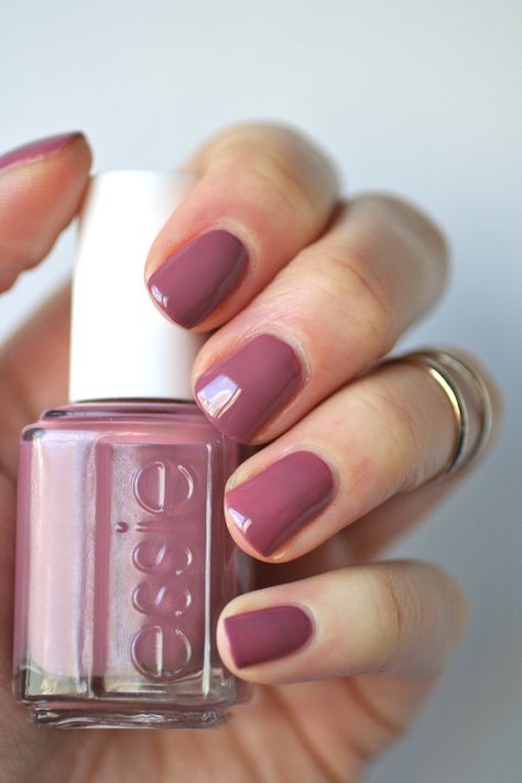 Essie Mauves : Island Hopping | Essie Envy Mauve Nail Polish, Mauve Nails, Essie Nail Polish, Essie Nail, Manicure Y Pedicure, Island Hopping, Nail Polish Colors, Nail Art Design, Manicure And Pedicure