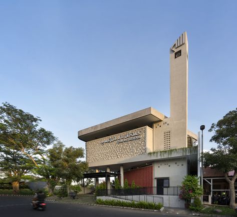 Gallery of Honeycomb Mosque / Andyrahman Architect - 37 Site Analysis Architecture, Architecture Portfolio Layout, Mosque Design, Mosque Architecture, Architectural Floor Plans, Building Concept, Ground Floor Plan, Architecture Portfolio, Place Of Worship