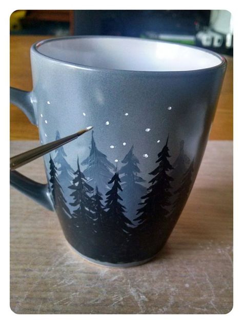 Ceramic Mug Painting, Pottery Painting Ideas Easy, Mug Painting, Pottery Painting Ideas, Ceramic Cafe, Diy Pottery Painting, Painted Coffee Mugs, Posca Marker, Painted Pots Diy