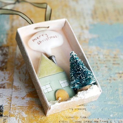 Cute tiny matchbox landscape  (christmas, ideas, inspiration, crafts, DIY, do it yourself, holidays) Immagini Grinch, Matchbox Crafts, Matchbox Art, Noel Christmas, Christmas Love, Xmas Crafts, Christmas Inspiration, Box Art, All Things Christmas