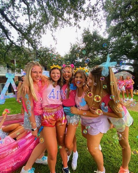 Hot Pink Cropped Puffer Vest Outfit, Sigma Kappa Bid Day, Bid Day Decorations, Lsu Sorority, Sorority Work Week, Panhellenic Council, Sorority Pictures, Sorority Themes, Sorority Poses