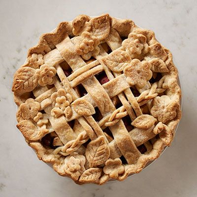 Cherry Apple Pie Recipe, Cherry Apple Pie, Crust Designs, Pie Crust Designs, Pie Decoration, Resep Pasta, Cherry Apple, Red Grape, Thanksgiving Pies