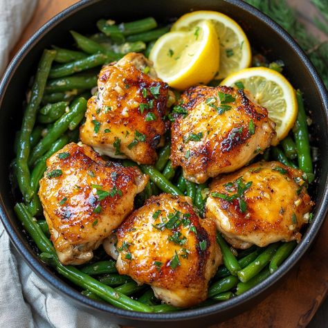 🍗✨ Recipe for Garlic and Lemon Chicken Thighs with Green Beans ✨🍋 Today, I offer you a delicious recipe that will delight your taste buds! Ingredients : 4 chicken thighs 4 cloves of garlic, minced Juice of 2 lemons 2 tablespoons of olive oil Salt and pepper to taste 400g green beans, steamed A few sprigs of parsley for garnish Instructions : Preheat your oven to 200°C. In a bowl, combine the garlic, lemon juice, olive oil, salt and pepper. Brush the chicken thighs with this mixture and pl... Green Beans Steamed, Lemon Chicken Thighs, Steak Breakfast, Bone In Chicken Thighs, Lemon Green Beans, Fresh Dishes, Resep Diet, Healthy Food Dishes, Ketogenic Recipes