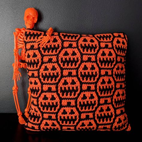 Jack Crochet Skull Patterns, Crochet Pour Halloween, Crochet Skull, Jack O'lantern, Easy Handmade, Mosaic Crochet, Halloween Crochet Patterns, Halloween Blanket, Crochet Pumpkin