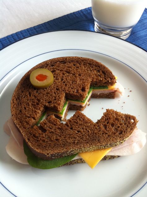 T-Rex Turkey Sandwich Carbs In Fruit, Turkey Sandwich, Ha Ha Ha, Easy Food Art, Burgers Sandwiches, Edible Food, Turkey Sandwiches, How To Eat Better, Ha Ha