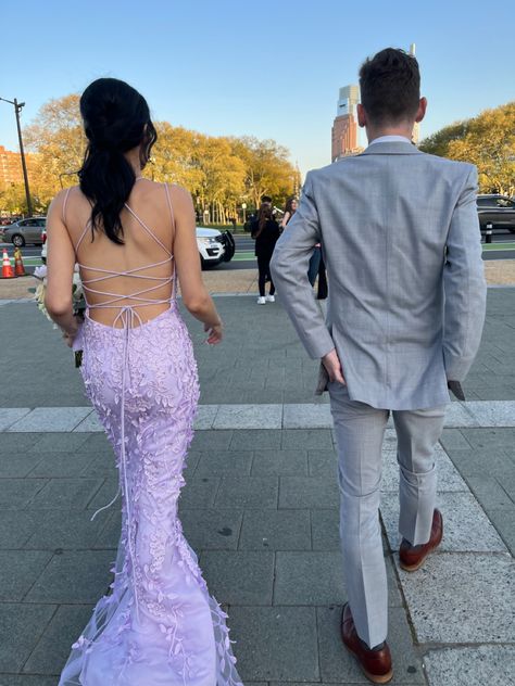 Light Purple Prom Couple, Purple Prom Dress Couple, Lavender Prom Couple, Purple Prom Couple, Light Purple Dresses, Prom Dress Couple, Light Purple Prom Dress, Dresses Poses, Lavender Prom