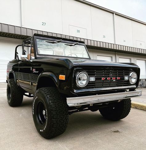 Vintage Broncos on Instagram: "❤️‍🔥 Show up in your Sunday best 🖤 Raven Black Bronco restomod with a blend of chrome and black ready for some top down fun in the sun ☀️ DM for details on a custom build combining classic car design + modern car reliability, performance and luxury 📬 . . . . . . . . 📥 DM or call/txt ☎️470-729-2853 for details on a brand new custom Bronco + warranty👌🏼Vintage look, modern luxury #earlybronco #classicbronco #fordbronco #bronco #amazing #classiccars #car #beverly Vintage Ford Bronco Black, 1970s Bronco, 70s Bronco, Vintage Bronco Ford, Bronco Restomod, Ford Bronco Vintage, Custom Bronco, Black Bronco, Bronco Vintage