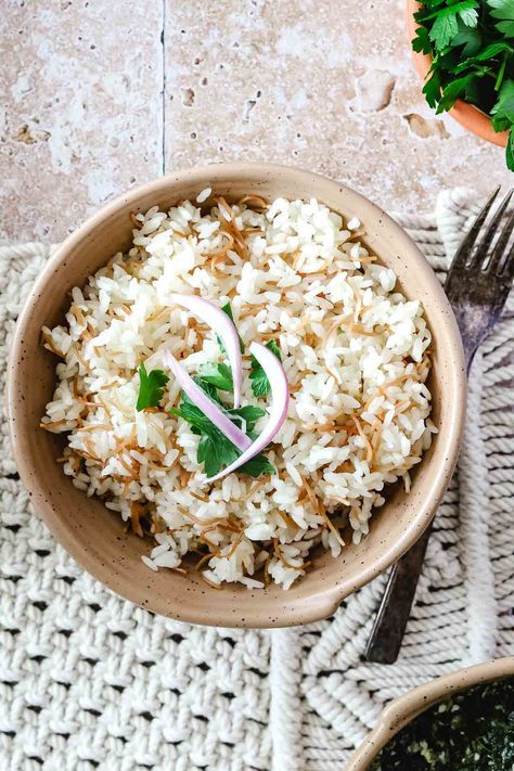 Fluffy Egyptian Rice (Medium Grain Rice) Egyptian Rice, Medium Grain Rice, Okra Stew, Types Of Noodles, Vegetarian Chicken, Vermicelli Noodles, Egyptian Food, Long Grain Rice, Seasoned Rice