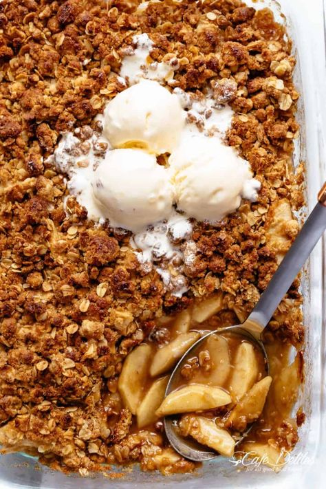 Apple crumble scoop in a baking dish with ice cream #apple #fall #thanksgiving #crumble #crisp #applecrumble #icecream Red Delicious Apples Recipes, Cinnamon Apple Crumble, Cinnamon Apple Crisp, Turkey Chili Recipe Crockpot, Apple Crumble Topping, Crispy Oatmeal Cookies, Easy Thanksgiving Dessert Recipes, Best Apple Crisp, Apple Crumble Recipe