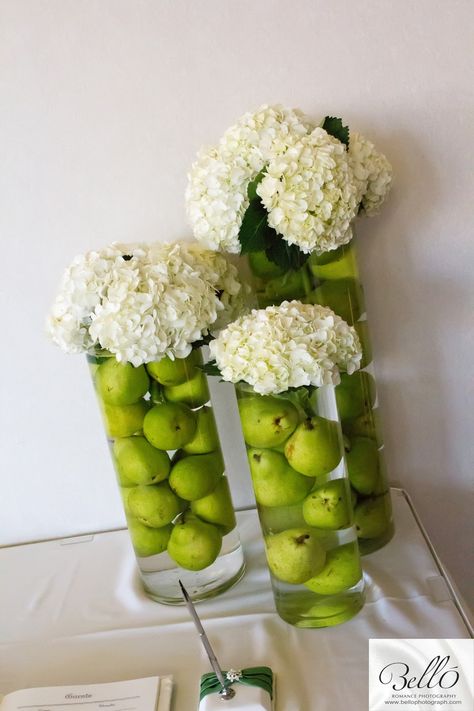 Pear Centerpieces, Hollywood Birthday Party Ideas, Hollywood Birthday Party, Couples Shower Decorations, Grad Dinner, Apple Centerpieces, Pears Decor, Hollywood Birthday Parties, Hollywood Birthday