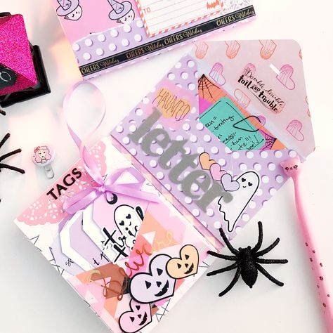 Halloween Pen Pal Ideas, Halloween Snail Mail, Snail Mail Flipbook Tutorials, Snail Mail Ideas Pen Pals, Snail Mail Crafts, Snail Mail Diy, Decorating Envelopes Snail Mail, Happy Mail Inspiration, Snail Mail Flipbook