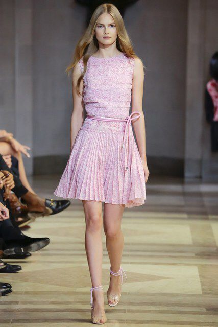 Carolina Herrera, Look #38 Moda Over 40, Fashion Show Party, Mode Rose, Occasion Outfit, Chic Outfit, 2016 Fashion, Carolina Herrera, Pink Fashion, New York Fashion Week