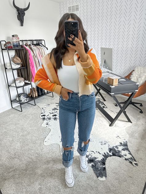 Straight Leg Jeans Outfits Spring, Leather Converse Outfit, Straight Leg Jeans Outfits Casual, Outfits Straight Leg Jeans, Outfits With Platform Converse, Jeans Converse Outfit, Platform Converse Outfits, Errands Outfit Spring, Cropped Cardigan Outfit