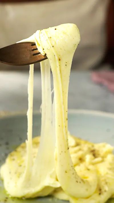 Aligot ~ Recipe | Tastemade Aligot Recipe, بطاطس مهروسة, Tasty Videos, Potato Dishes, Mad Men, Diy Food, I Love Food, Savoury Food, Food Hacks