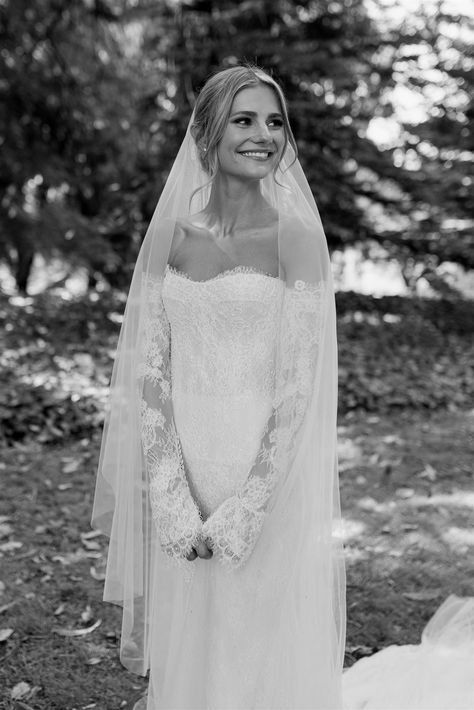 Bridal Veil With Long Sleeve Dress, Veil With Lace Dress, Lace Gloves Wedding Dress, Wedding Dress Big Veil, Off Shoulder Wedding Dress Veil, Big Sleeve Wedding Dress With Veil, Simple Wedding Dress Extravagant Veil, Wedding Dress Gloves, Bride With Glasses