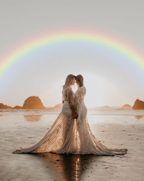 Lesbian Beach Wedding, Lesbian Wedding Photography, Wlw Wedding, National Park Elopement, Park Elopement, National Park Wedding, Lgbtq Wedding, Beach Elopement, Lesbian Wedding