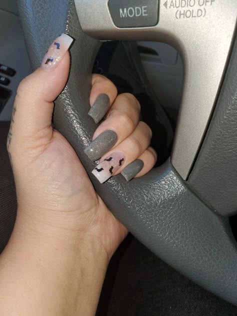 Cute Halloween Birthday Nails, Halloween Nails With Bats, Gray Halloween Nails, Grey Halloween Nails, Nails With Bats, Bat Nail Designs, Halloween Birthday Nails, Halloween Nails Bats, Black Spooky Nails