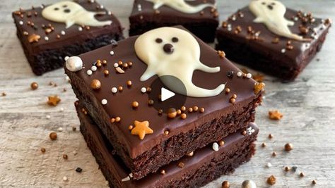 Ghost Brownies, Halloween Brownies, Fudgy Brownie Recipe, Brownie Batter, Fudgy Brownies, Brownie Recipes, Chocolate Ganache, Halloween Ghost, Halloween Treats