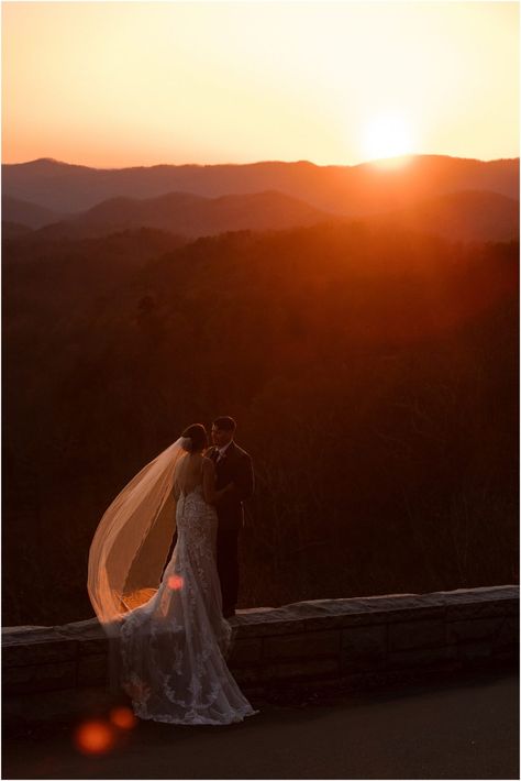 Photoshoot Ideas Mountains, Elopment Photoshoot Ideas, Smoky Mountains Wedding, Lookout Mountain Tennessee, Smoky Mountains Tennessee, Islands In The Stream, Mountains Wedding, Smoky Mountain Wedding, Gatlinburg Cabins