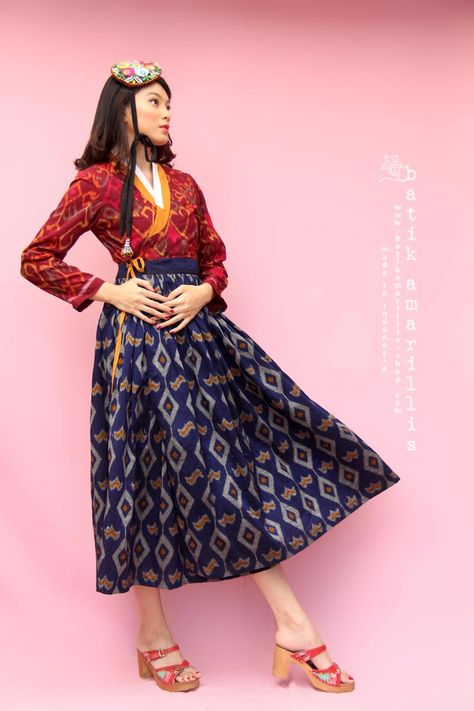 Hanbok Batik, Mega Mendung, Batik Amarillis, Korean Traditional Clothing, Tenun Ikat, Wooden Sandals, Korean Traditional, Traditional Clothing, Kimono Fashion