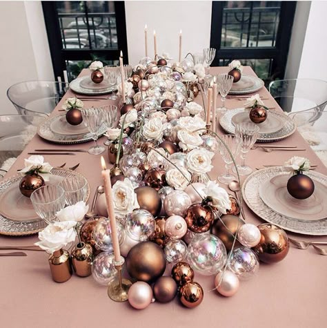 Rose Gold Christmas Table, New Year Table Setting, Christmas Table Design, Gold Christmas Table, Lake Lucerne, New Year Table, Silver Christmas Decorations, Rose Gold Christmas, Christmas Table Decor