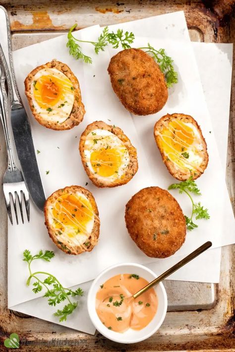 Deep Fried Egg, Scotch Eggs Recipe, Cold Snack, Scotch Egg, Healthy Eating Guidelines, Eggs Breakfast, Scottish Recipes, Scotch Eggs, Mince Recipes