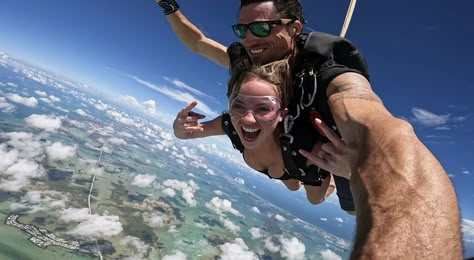 Sky Diving Aesthetic Girl, Sky Dive Aesthetic, Sky Diving Aesthetic, Aesthetic Skydiving, Yolo Lifestyle, Ski Diving, Sydney Australia Travel, Sky Dive, Sky Diving