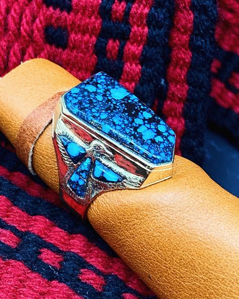 Turquoise Tuesday. The Eagle has landed. Lander Blue and 18k gold ring By master artist White Buffalo/Mike Perez. I was there when he picked the stone out. He had a gleam in his eye and the wheels were turning. All the turquoise came from one large cab. A true masterpiece that makes the heart take flight. One of a kind. #landerblue #landerblueturquoise #landerbluering #cowgirlstyle #cowboystyle #westernstyle #vintageturquoise #walkinbeauty #turquoisebeauty #westernfashion #jewelryad... The Eagle Has Landed, Turquoise Tuesday, Jewelry Ads, Cowboy Style, The Eagle, 18k Gold Ring, White Buffalo, Vintage Turquoise, Cowgirl Style