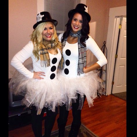 Homemade Snowman Costume! Perfect for a Halloween or Holiday Party! Snowman Costume, Diy Christmas Sweater, Christmas Sweater Outfits, Xmas Costumes, Diy Ugly Christmas Sweater, Christmas Dress Up, Cute Christmas Outfits, Sweater Ideas, Ugly Xmas Sweater