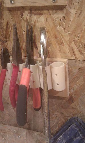 Pliers Storage Ideas, Diy Pliers Holder, Pliers Organization, Small Workshop Organization, Screw Storage Ideas, Tool Wall Storage, Garage Storage Inspiration, Garage Organisation, Storage Shed Organization